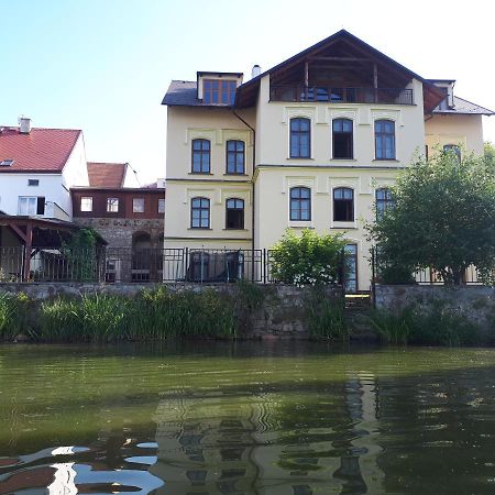 Apartmany Setkova Vila インドルジフーフ・フラデツ エクステリア 写真