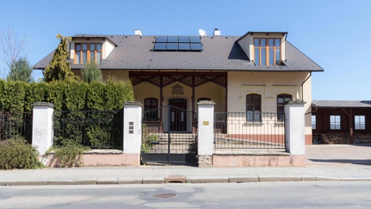 Apartmany Setkova Vila インドルジフーフ・フラデツ エクステリア 写真