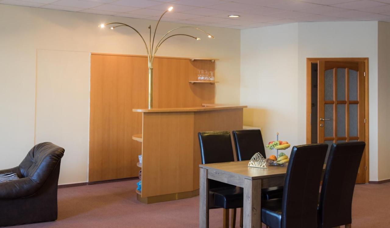 Apartmany Setkova Vila インドルジフーフ・フラデツ エクステリア 写真