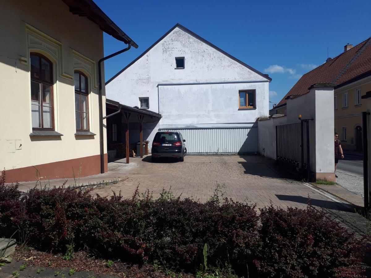 Apartmany Setkova Vila インドルジフーフ・フラデツ エクステリア 写真